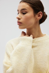 Sweter oversize z bufiastymi rękawami w kolorze BUTTER YELLOW - RIVERO-UNI