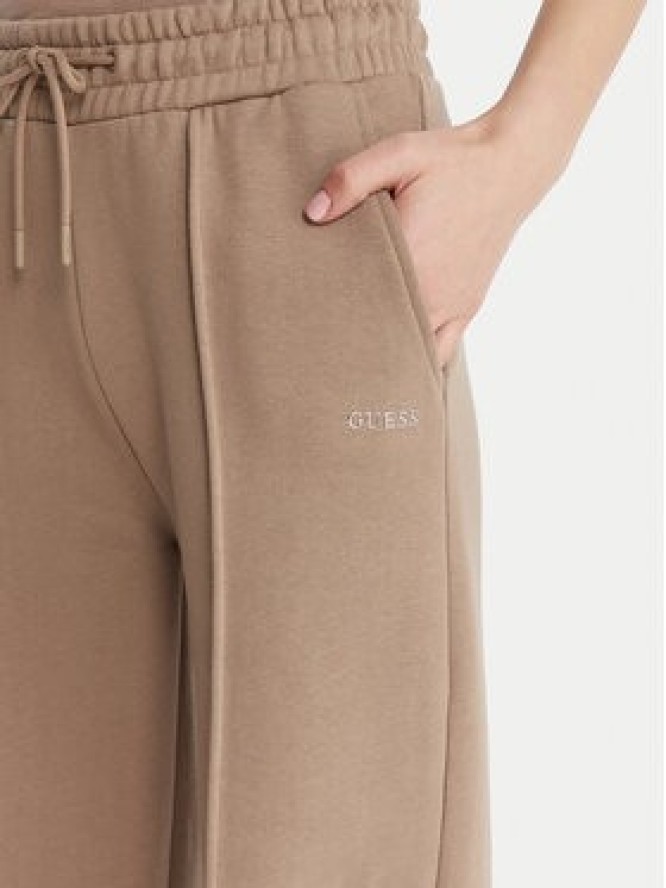 Guess Spodnie dresowe V6RB17 K9V31 Beżowy Regular Fit