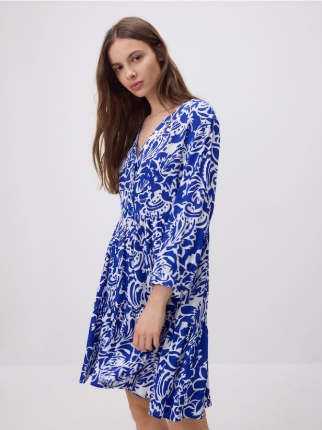 Wzorzysta sukienka mini - niebieski