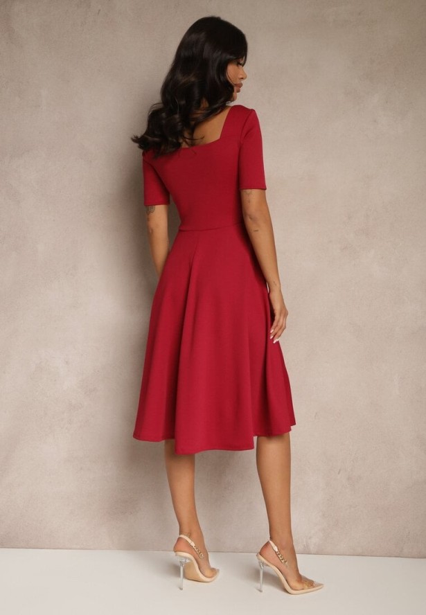 Bordowa Rozkloszowana Sukienka z Dekoltem w Serce Neriliane