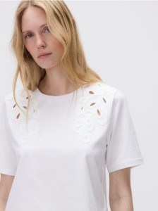 T-shirt z haftowanym wzorem - biały