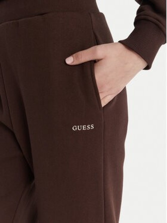 Guess Spodnie dresowe V6RB15 K9V31 Brązowy Regular Fit
