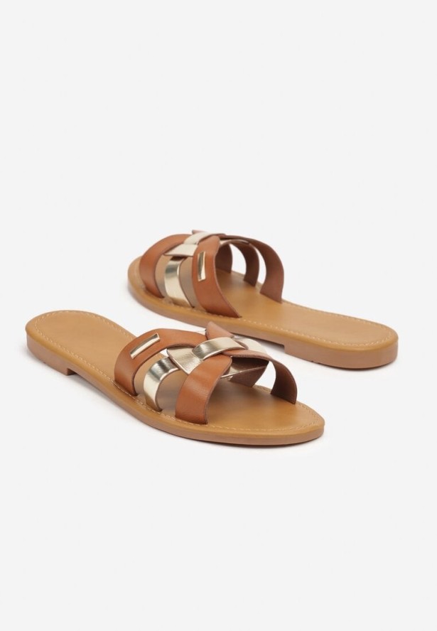 Brązowe Klapki Ozdobione Metalicznym Paskiem Aravolia