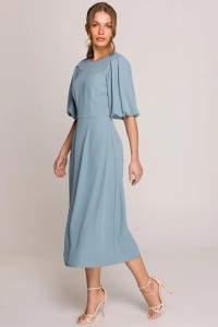 Elegancka sukienka koktajlowa z bufiastymi rękawami błękitna