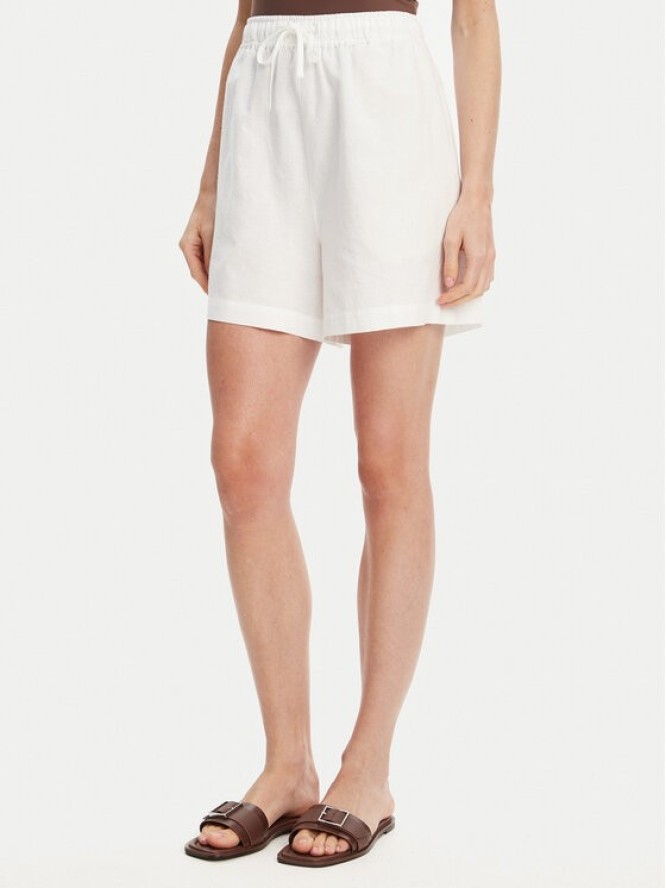 Mustang Szorty materiałowe Charlottesville 1016584 Biały Relaxed Fit