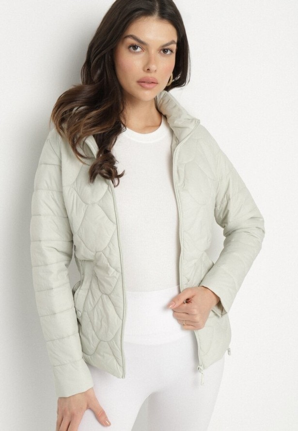 Jasnozielona Kurtka Taliowana z Ozdobnym Pikowaniem i Kapturem Alomea