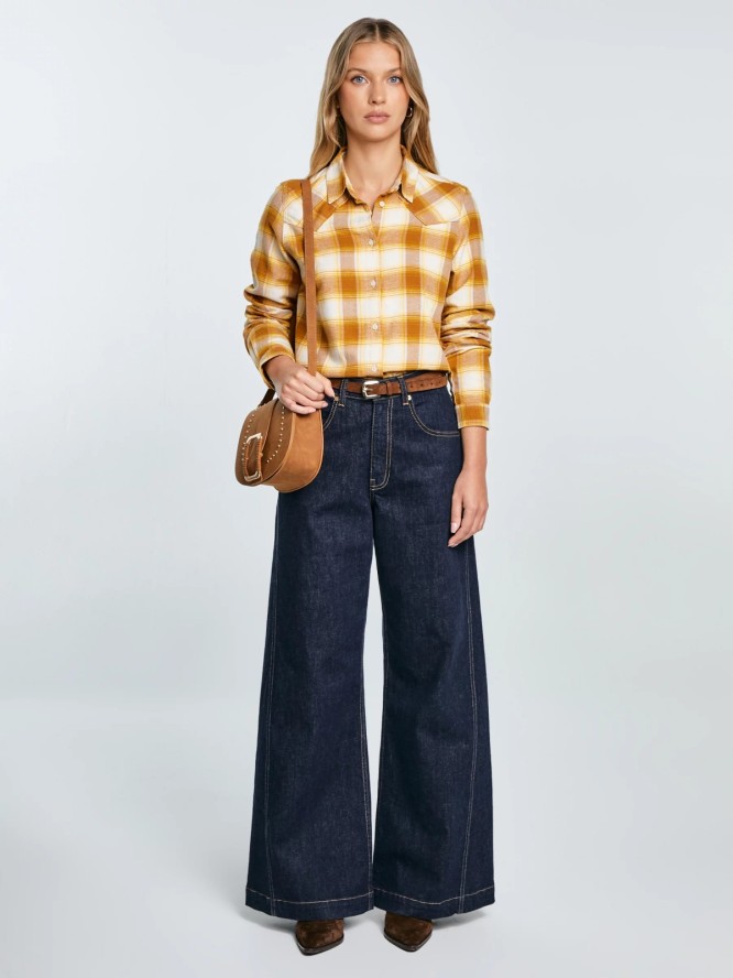 Torebka damska crossbody z ozdobną klamrą i nitami brązowa Lulua 803