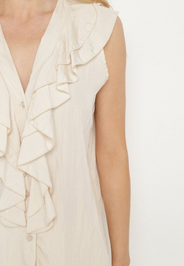 Jasnobeżowa Koszula Bez Rękawów z Wiskozą z Dekoltem w Serek i Falbaną Arlimi