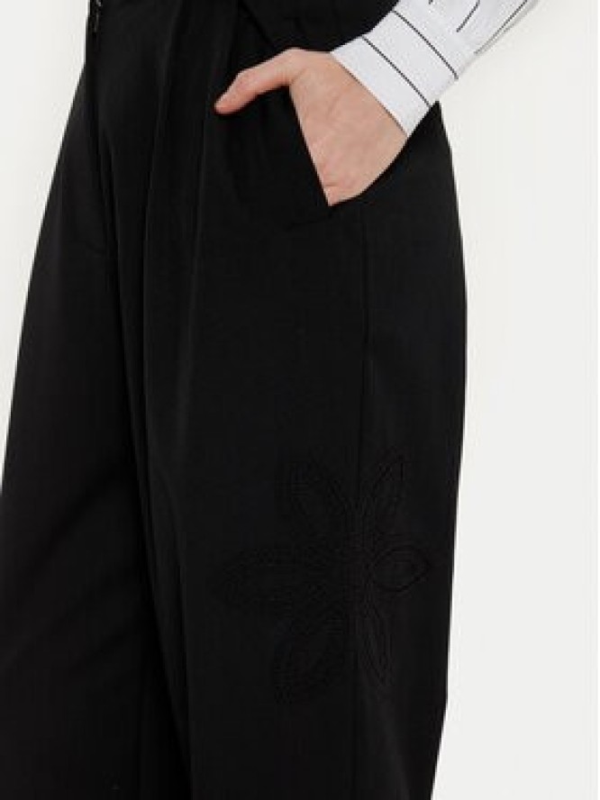 Desigual Spodnie materiałowe Rin 24WWPW20 Czarny Loose Fit