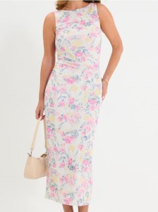 Sukienka maxi w kwiaty z marszczeniami - wielobarwny