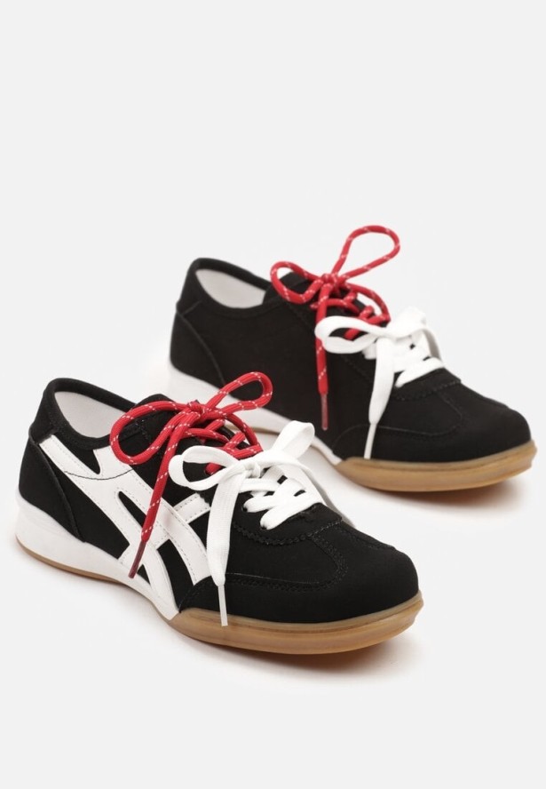 Czarne Sneakersy z Podwójnym Wiązaniem Ozdobione Paskami Varozi