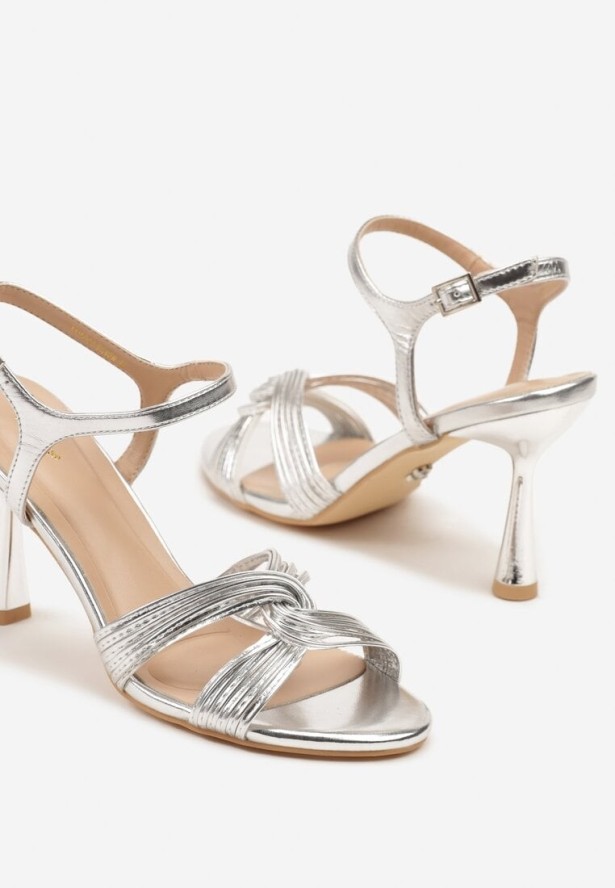 Srebrne Sandały Vices na Szpilce Ozdobione Połyskiem Dorittia