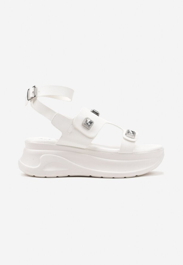 Białe Sandały na Grubej Podeszwie z Metalicznymi Aplikacjami Liozirae