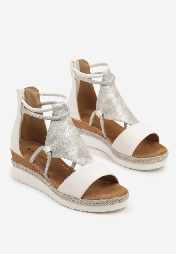 Białe Sandały na Koturnie z Plecionką Ozdobione Metaliczną Wstawką Zevare
