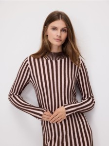 Sweter w prążki - ciemnobrązowy