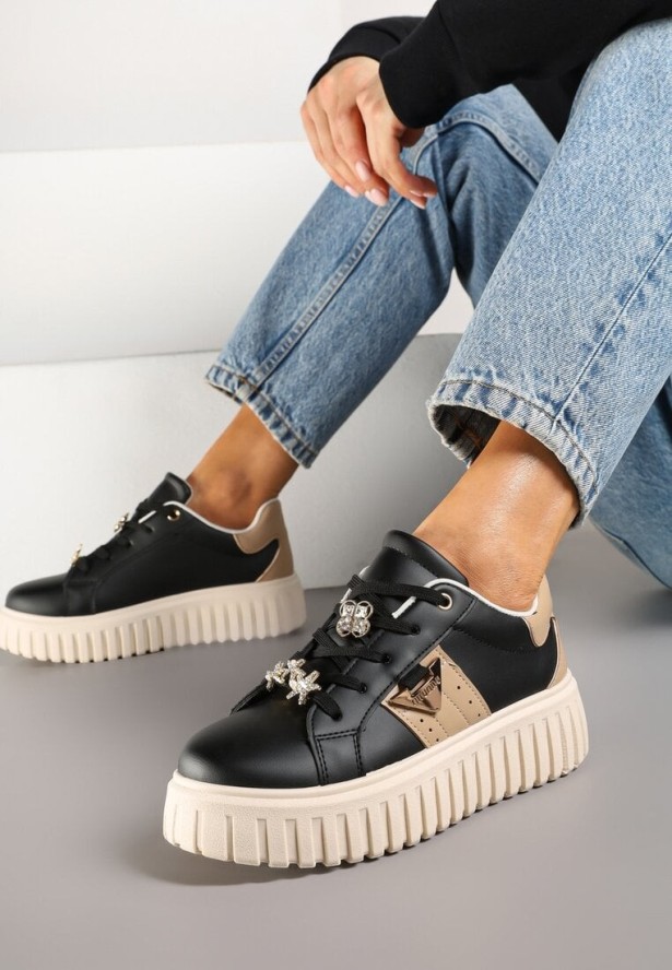 Czarne Sneakersy na Grubej Podeszwie z Metalicznymi Aplikacjami Elealenna