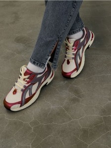 Sneakersy z siateczką i grubą podeszwą - wielobarwny