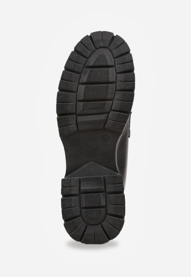 Czarne Płaskie Mokasyny z Metalową Ozdobą Evelisse