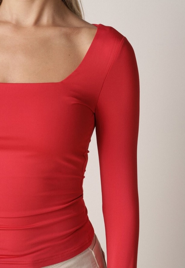 Czerwona Elastyczna Bluzka z Kwadratowym Dekoltem z Wiskozą Doriore