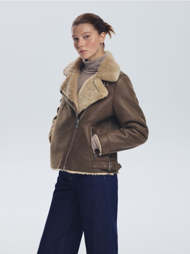 Kożuch z imitacji skóry - beżowy