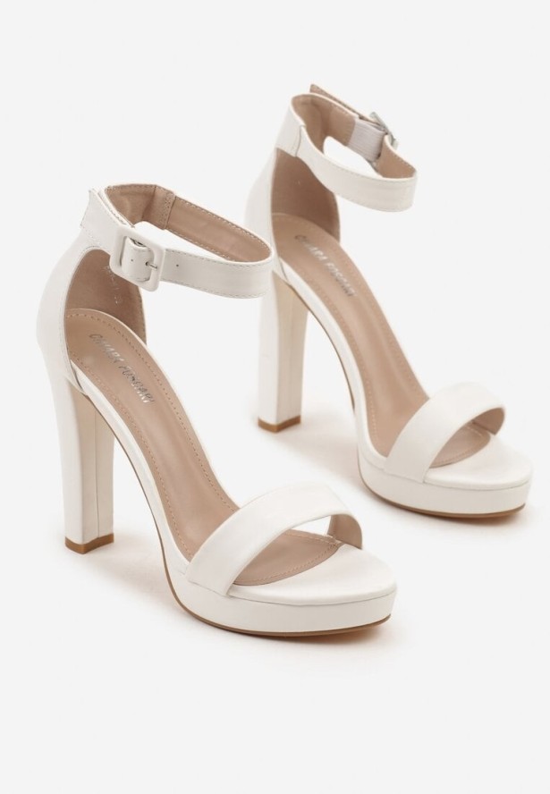 Białe Klasyczne Sandały na Obcasie Odelleza