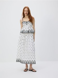 Top na ramiączkach z haftem - biały