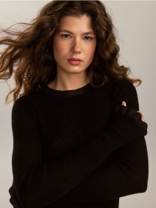 Dzianinowa bluzka z jedwabiem - czarny