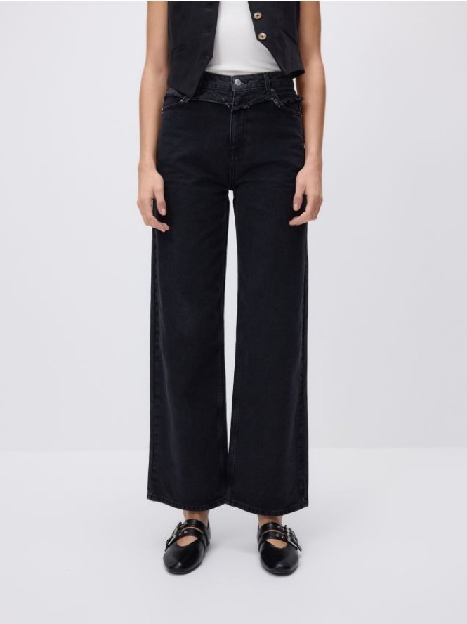 Jeansy straight z przeszyciami - czarny