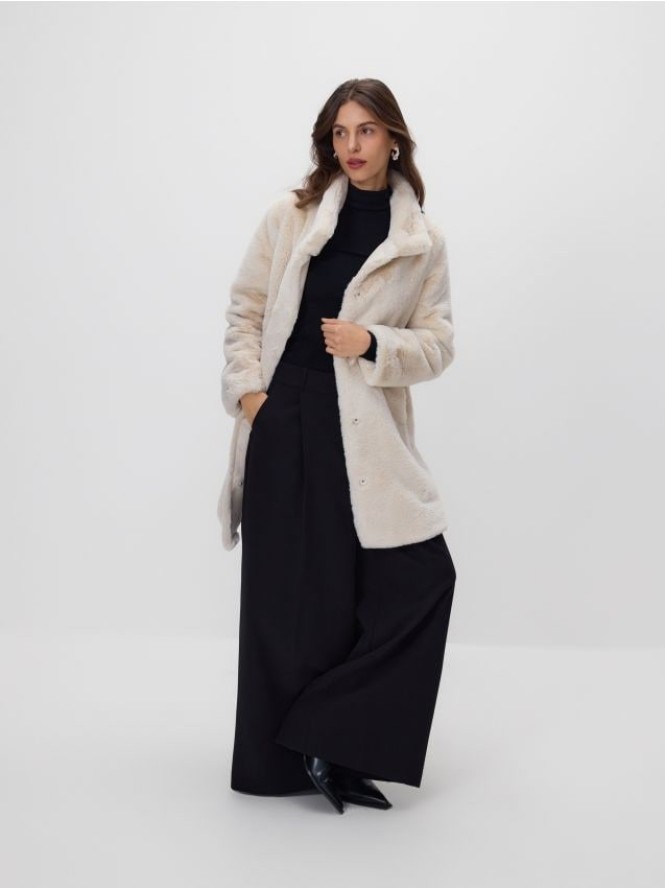Płaszcz z imitacji futra - złamana biel