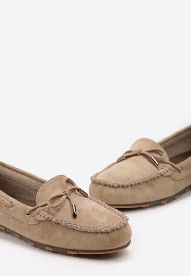 Ciemnobeżowe Mokasyny Ozdobione Wiązaniami i Kokardką na Froncie Cimella