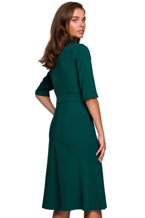 Elegancka sukienka koszulowa z kołnierzykiem i paskiem w talii zielona