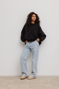 Bluza damska o kroju oversize z HAFTEM w kolorze TOTALLY BLACK - CRAFT