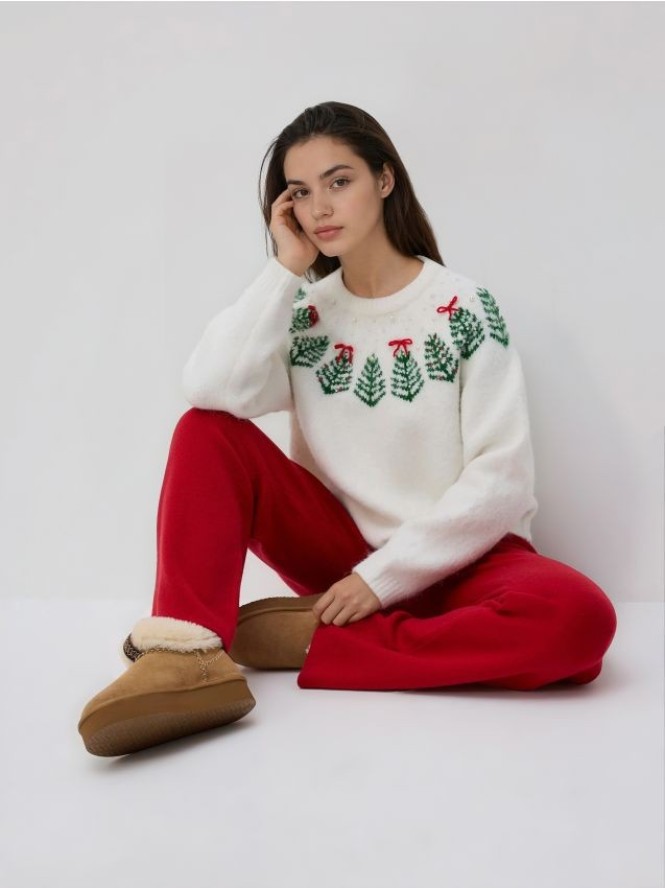 Sweter ze świątecznym wzorem - złamana biel