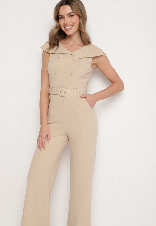 Beżowy Kombinezon z Wywijanym Dekoltem w Łódkę i Paskiem z Klamrą Galithiela