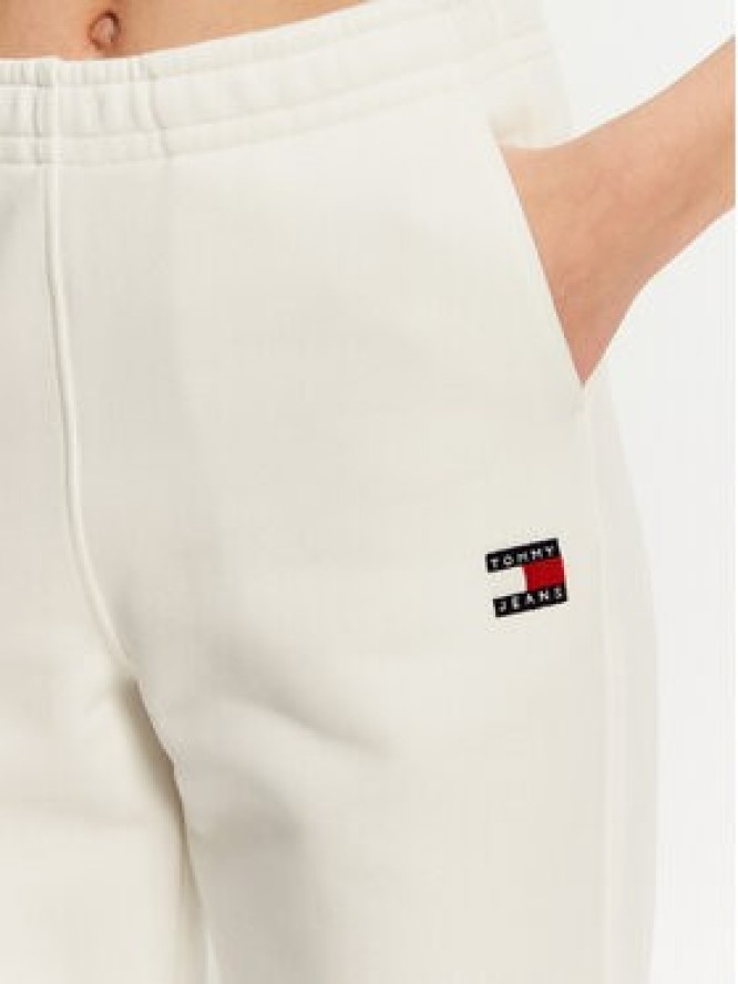 Tommy Jeans Spodnie dresowe Badge DW0DW20679 Écru Regular Fit