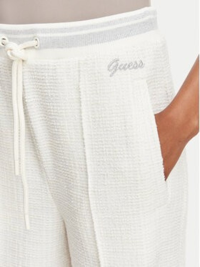 Guess Spodnie materiałowe W6YB13 K4363 Kremowy Relaxed Fit