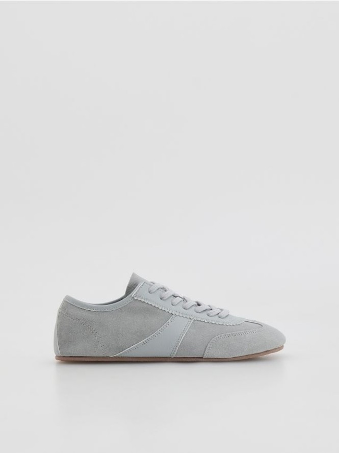 Sneakersy z łączonych materiałów - jasnoniebieski