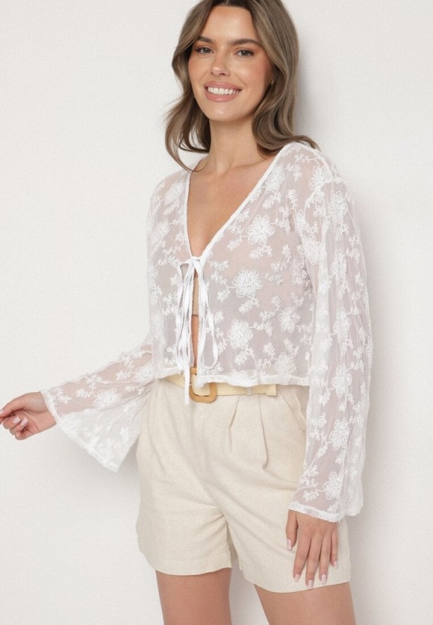 Biała Bluzka z Bawełną Ozdobiona Wiązaniem z Koronką Minoma