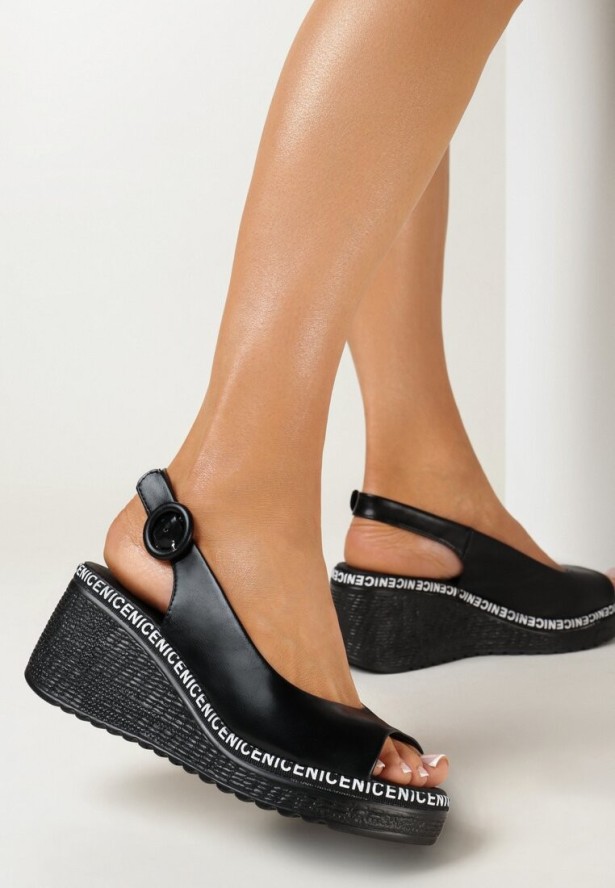 Czarne Sandały na Koturnie ze Sprzączką Yidesa