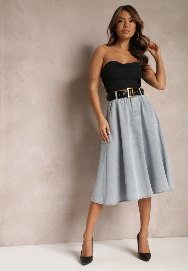 Jasnoniebieska Rozkloszowana Spódnica Jeansowa Midi z Paskiem Wendlla