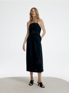 Sukienka z ażurowym wzorem - czarny