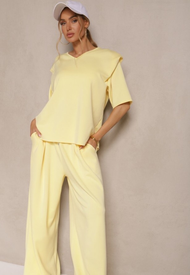 Żółty Komplet z Wiskozą T-shirt z Dekoltem w Serek i Spodnie o Szerokim Kroju Zevline