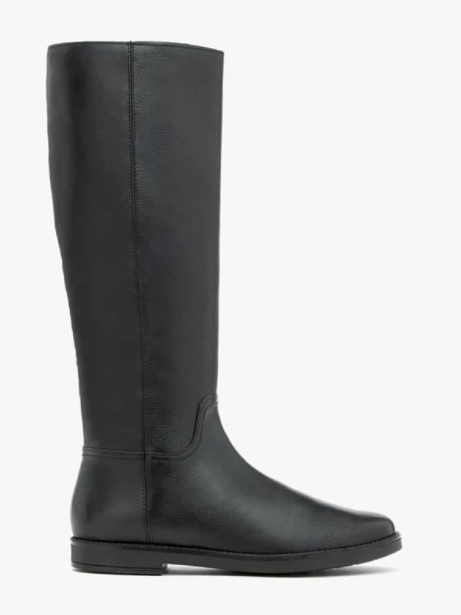 Czarne kozaki z wąską cholewką