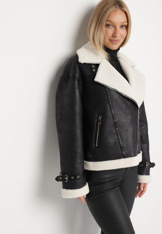 Czarna Kurtka Ramoneska Biker z Futerkiem i Paskami z Klamrami Mandrie