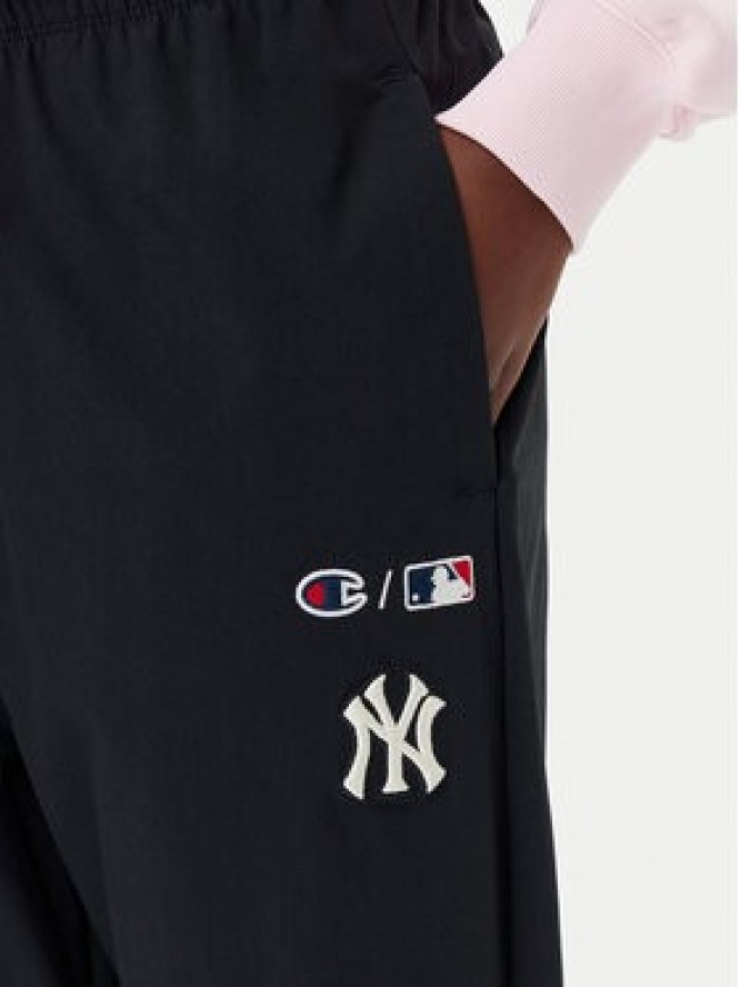 Champion Spodnie dresowe 117977 Czarny Loose Fit