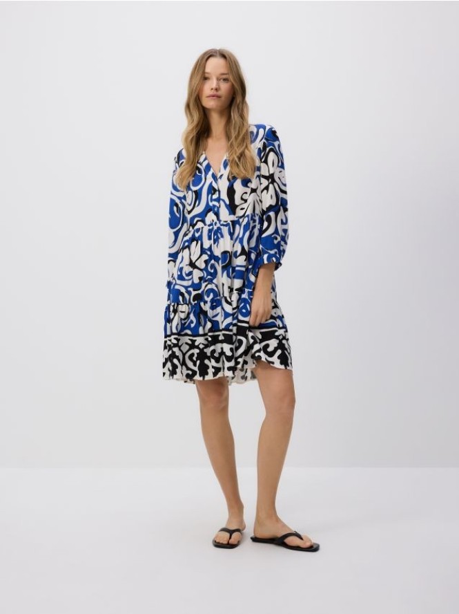 Wzorzysta sukienka mini - niebieski