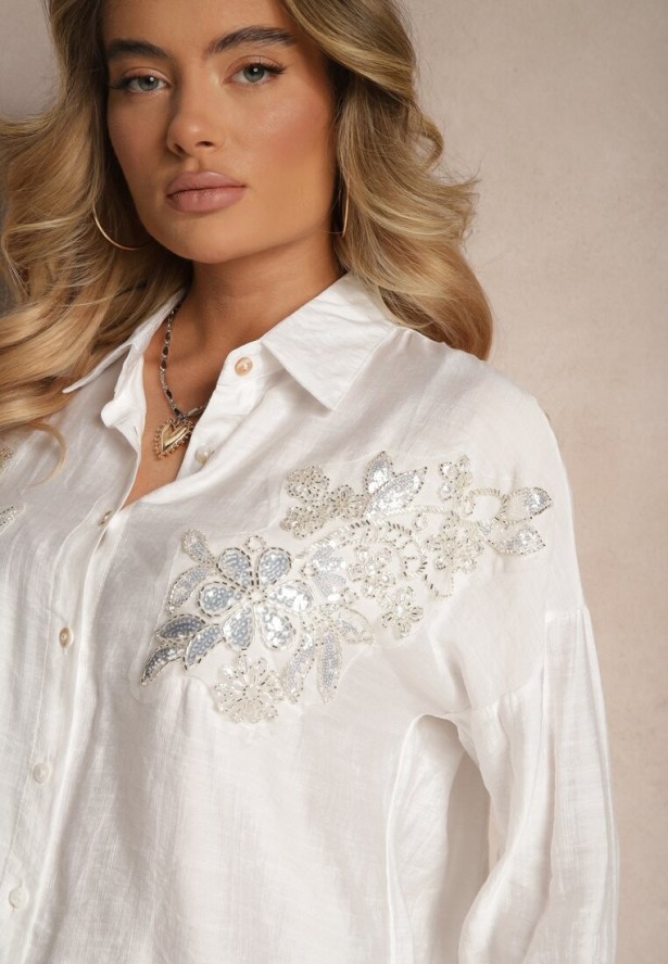 Biała Koszula z Wiskozą o Kroju Oversize z Cyrkoniową Aplikacją Maliera
