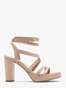 Beżowe sandały z ozdobnych paseczków