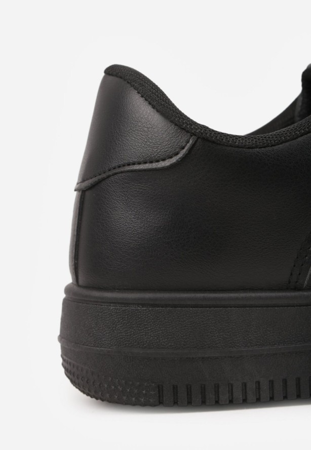 Czarne Sneakersy z Perforacją na Nosku Elletia