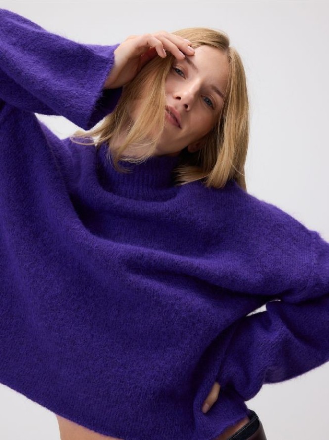 Sweter z golfem - fioletowy